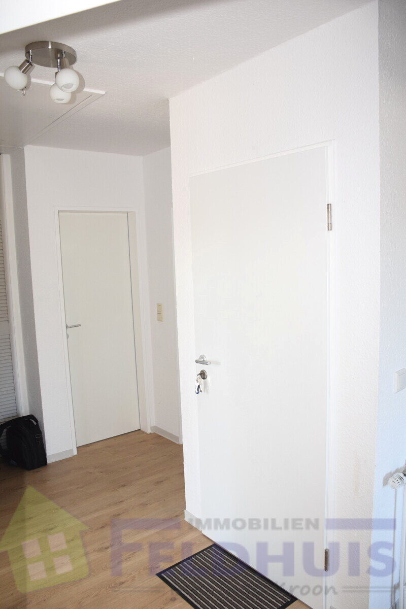 Flur DG Wohnung links
