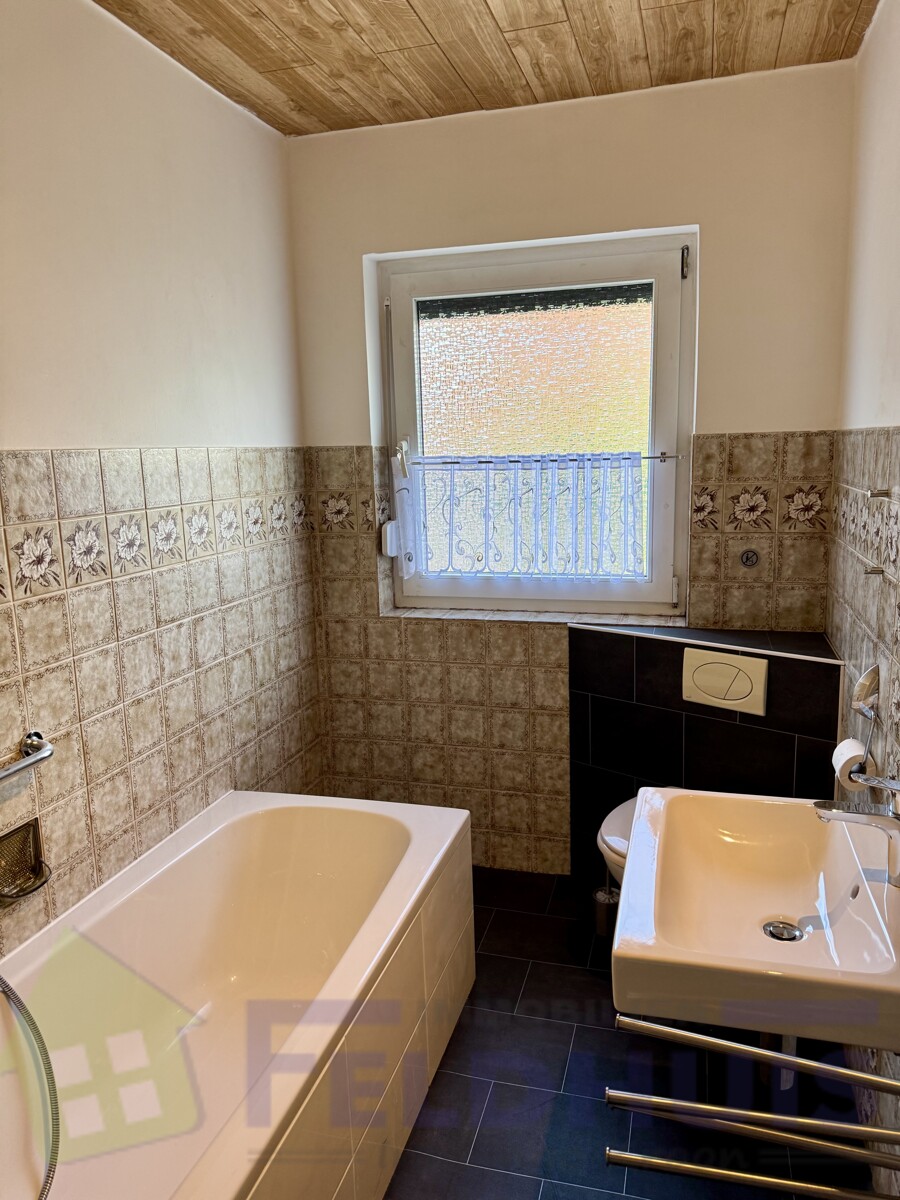 Badezimmer Erdgeschoss Bild 1