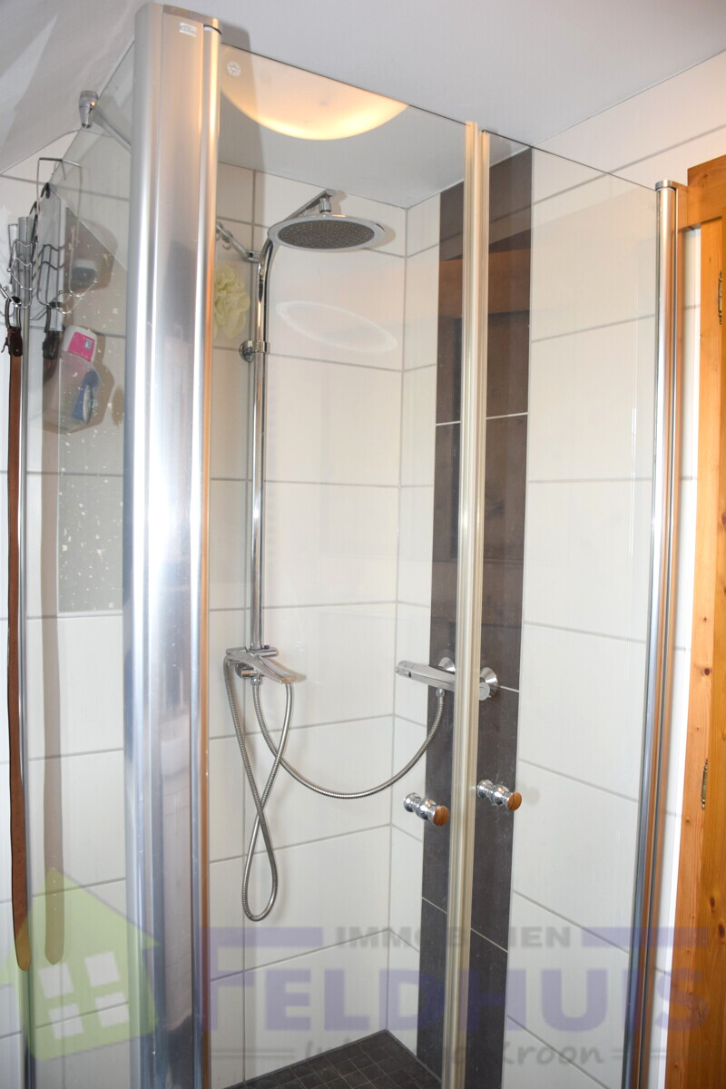 Badezimmer DG Bild 2