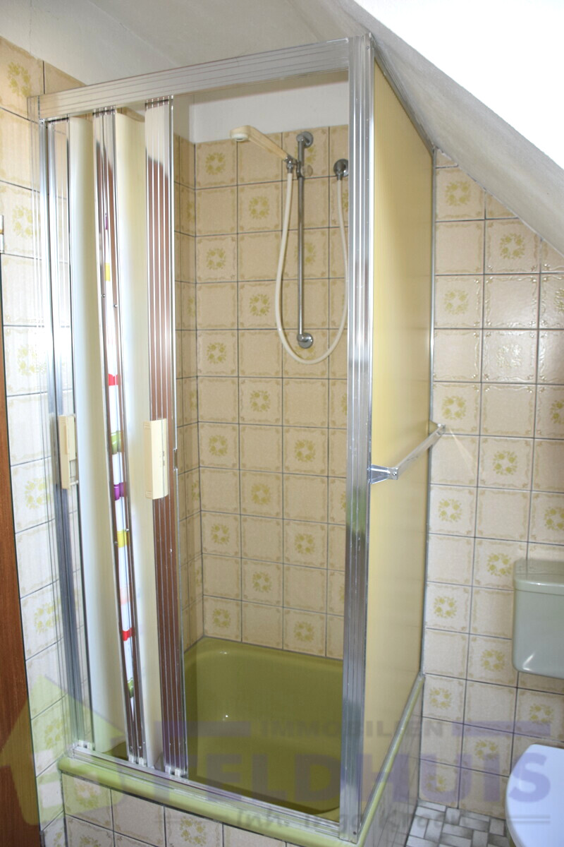 Badezimmer DG Bild 2