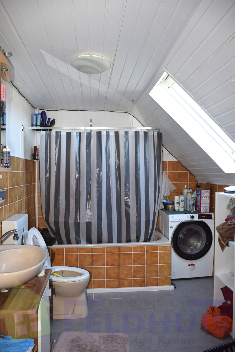 Badezimmer DGWohnung rechts