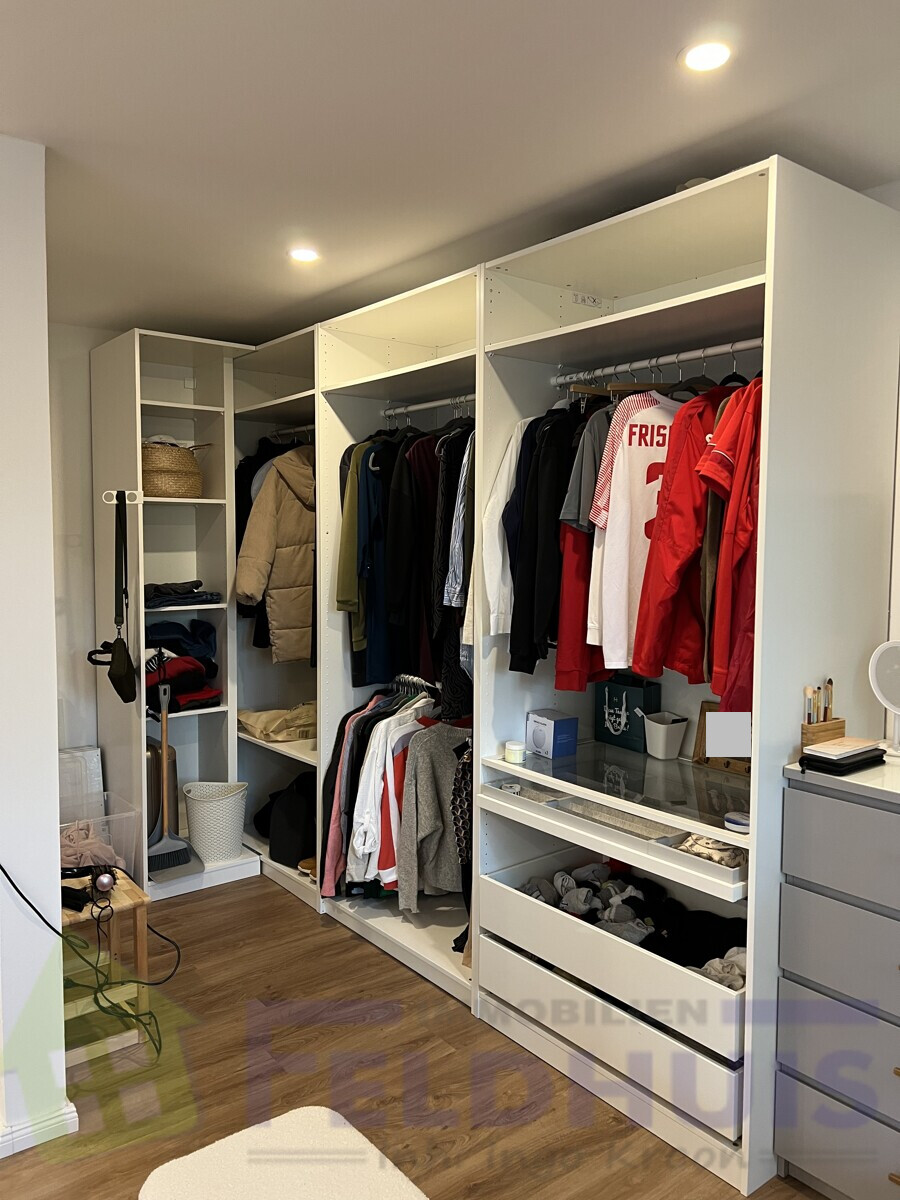 Schlafzimmer (Ankleide) Bild 4