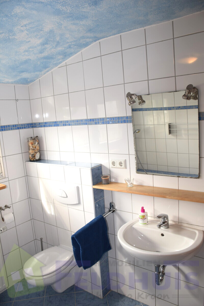 Badezimmer DG Bild 1