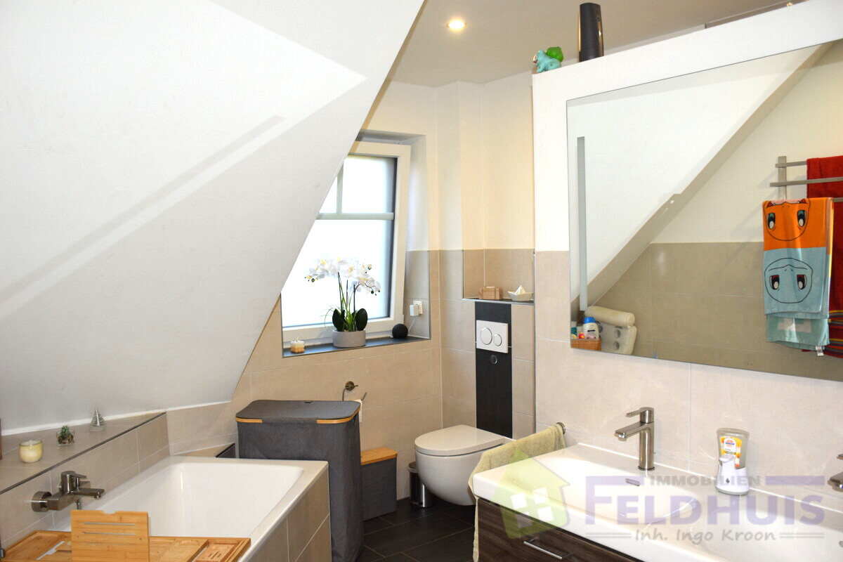 Badezimmer DG Bild 1