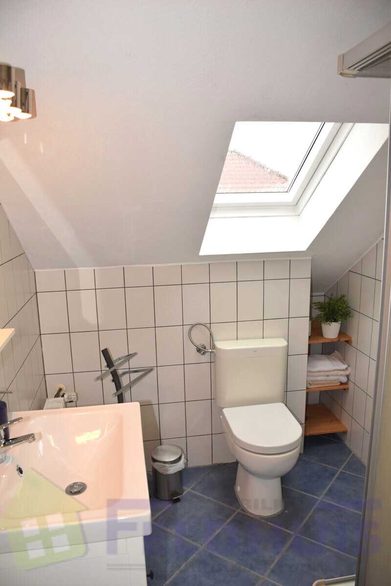 Badezimmer DG Bild 1