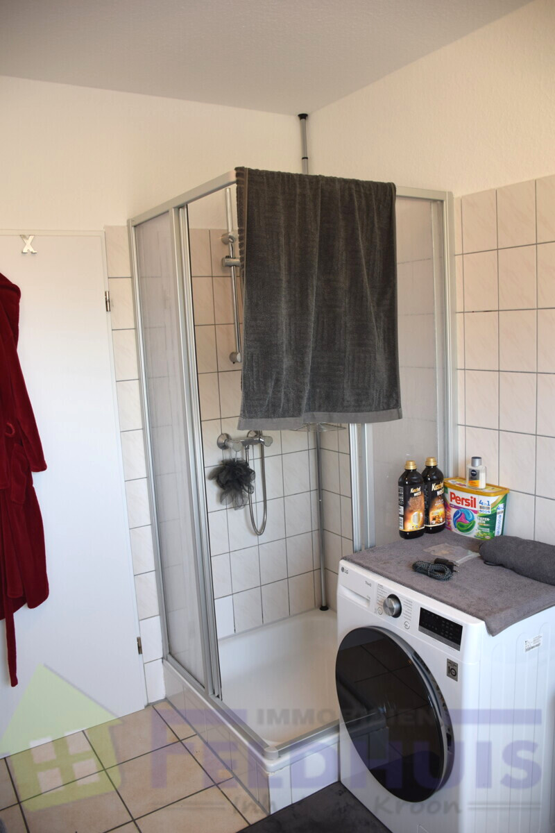 Badezimmer EG Wohnung links Bild 2