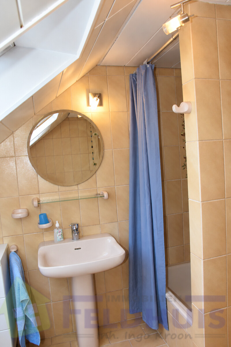 Badezimmer DG Bild 1