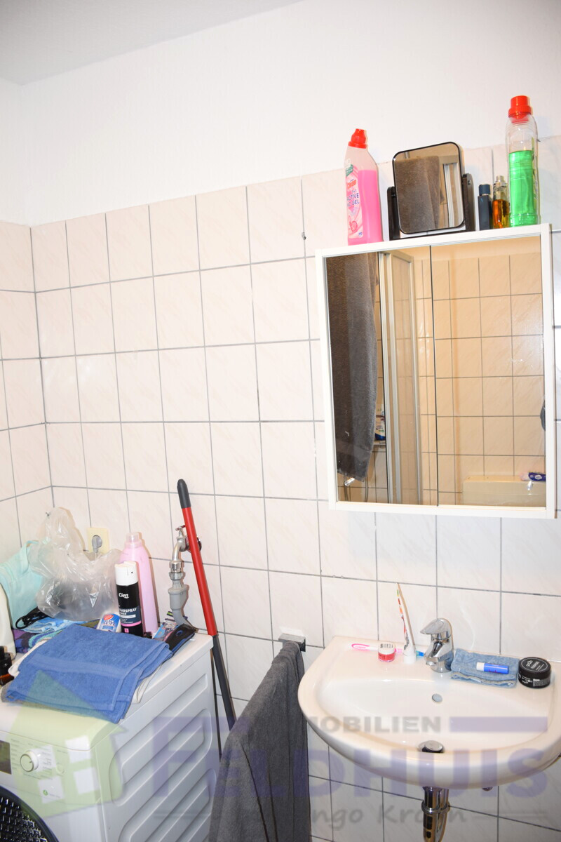 Badezimmer DG Wohnung links Bild 1