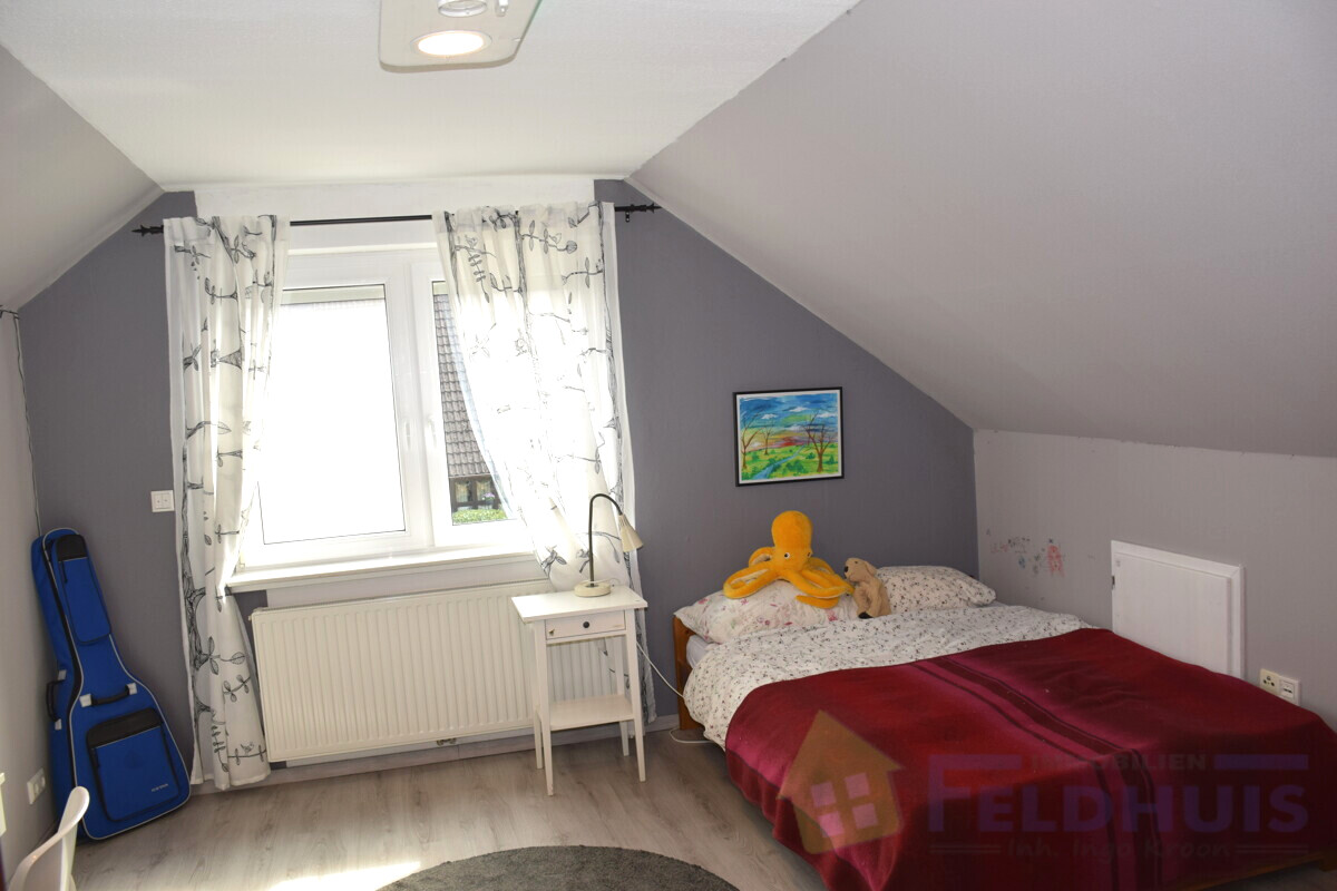 Schlafzimmer DG Bild 1