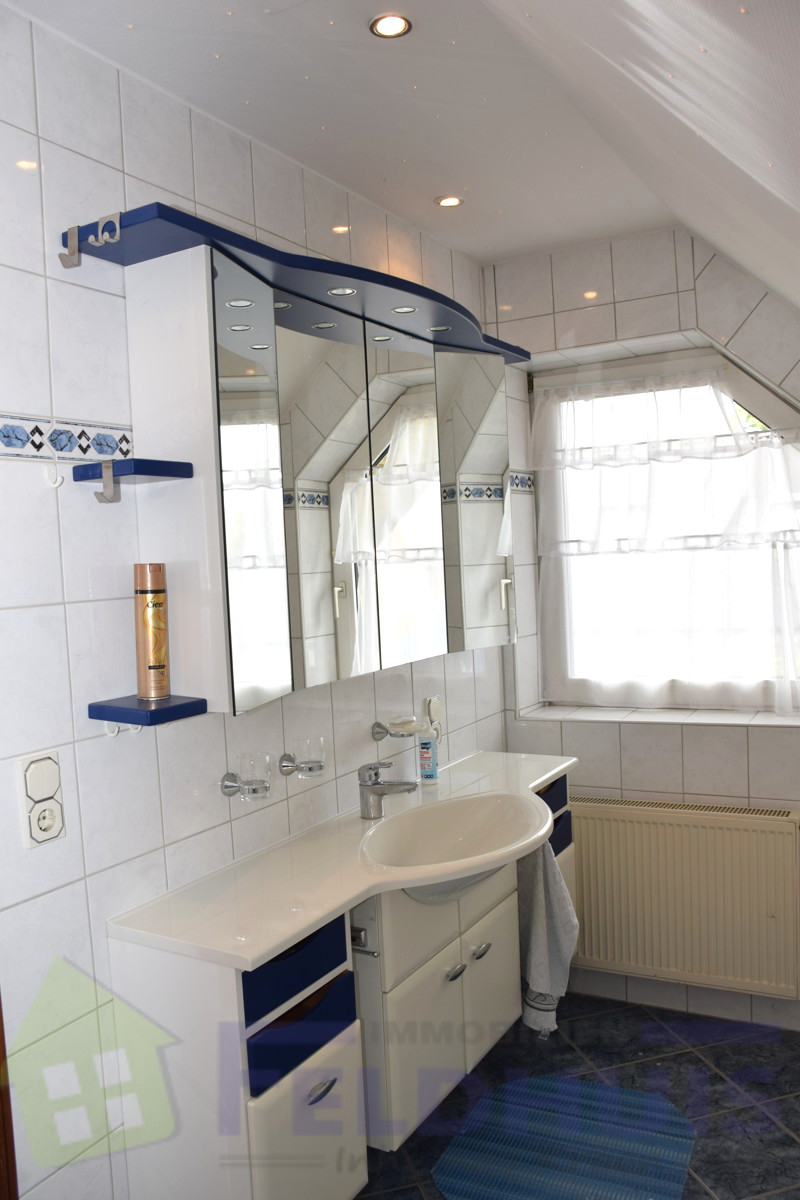Badezimmer DG I Bild 1