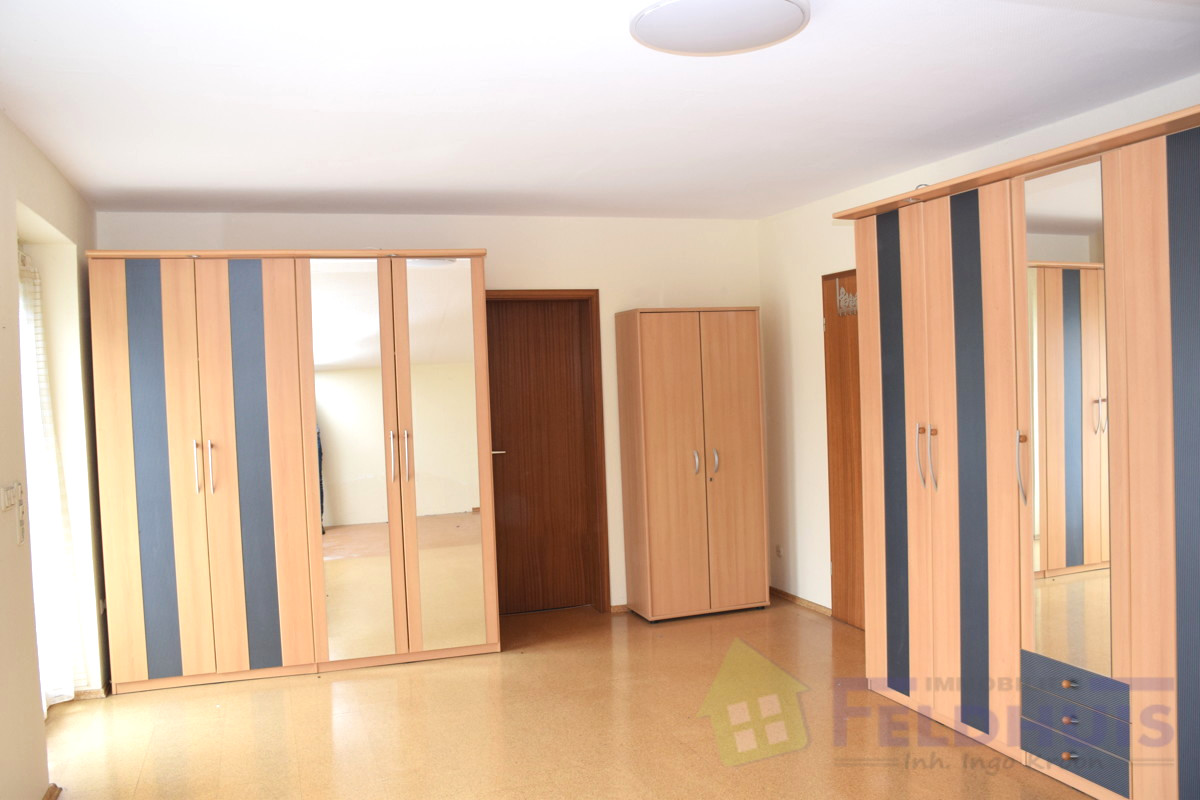 Schlafzimmer DG Bild 2
