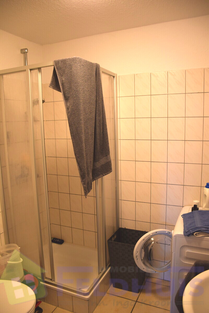 Badezimmer DG Wohnung links Bild 2