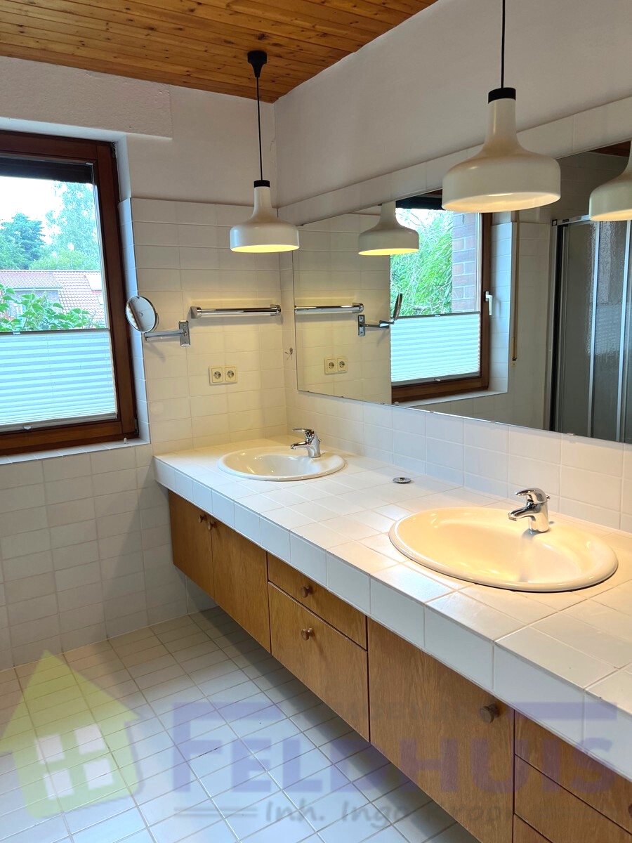 Badezimmer I DG Bild 1