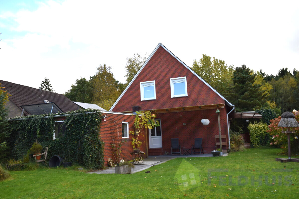 Rückansicht mit Garage