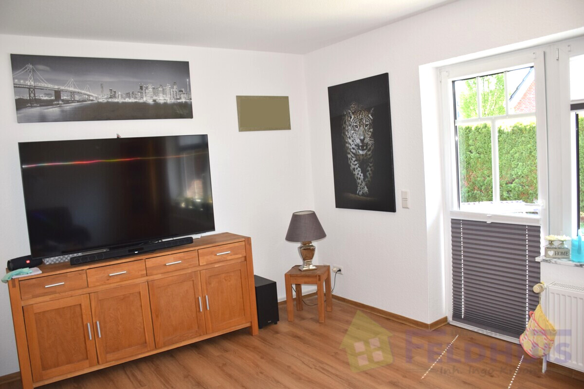 Wohnzimmer EG Wohnung links Bild 1