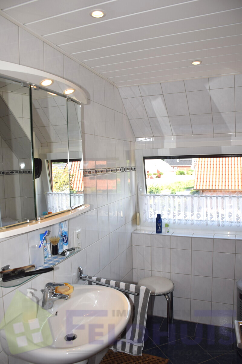 Badezimmer DG Bild 1
