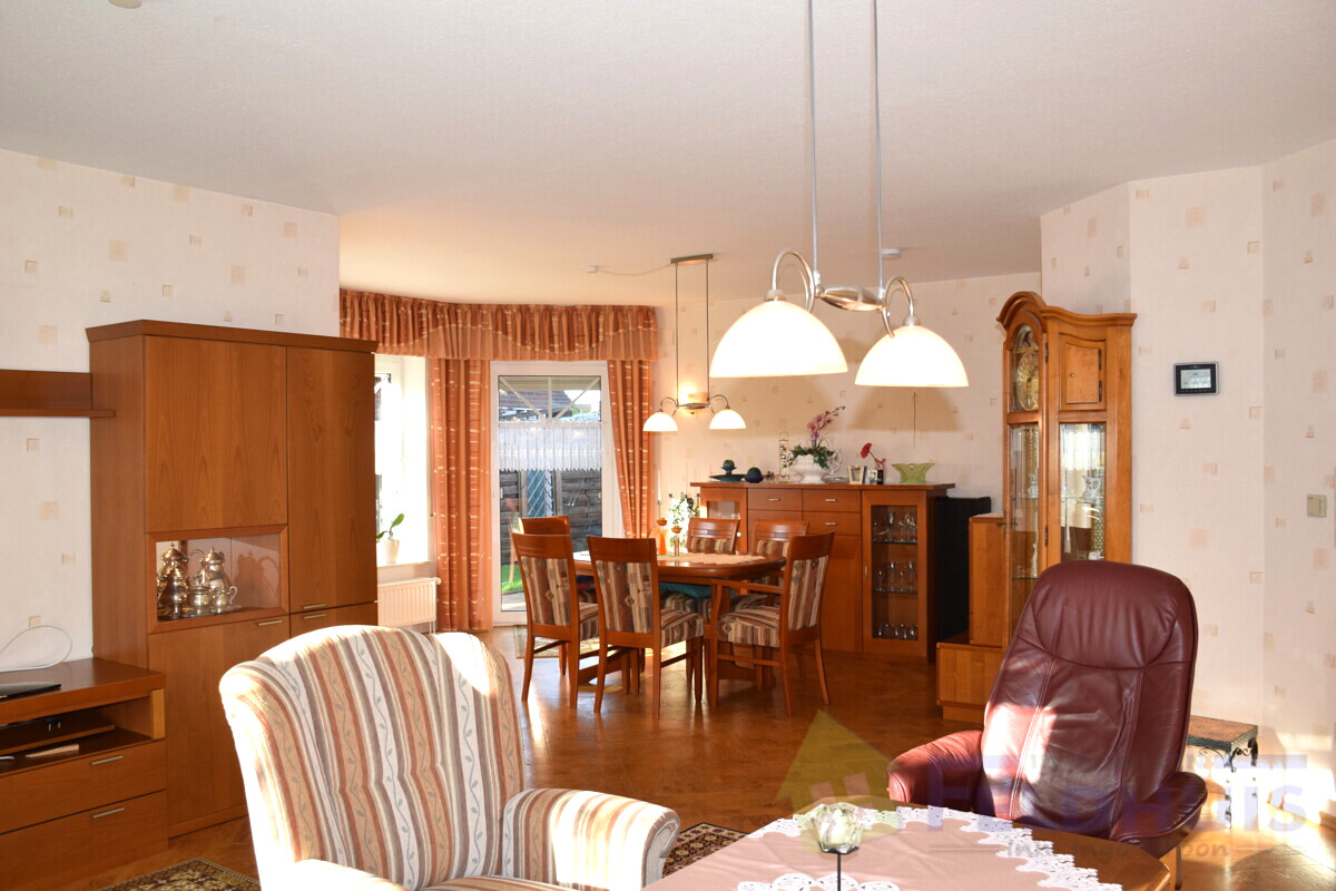 Wohn- und Esszimmer Bild 1