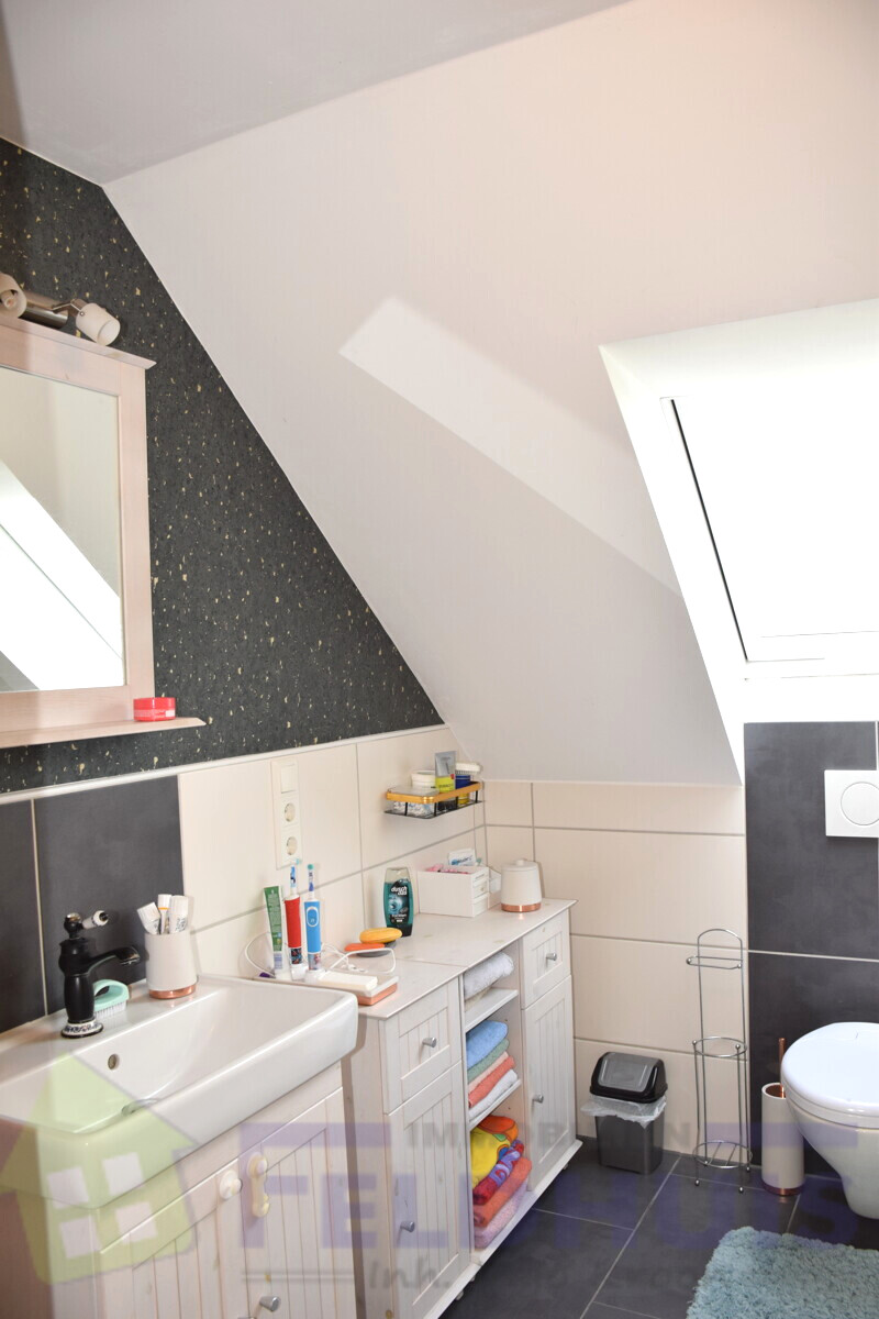Badezimmer DG Bild 1