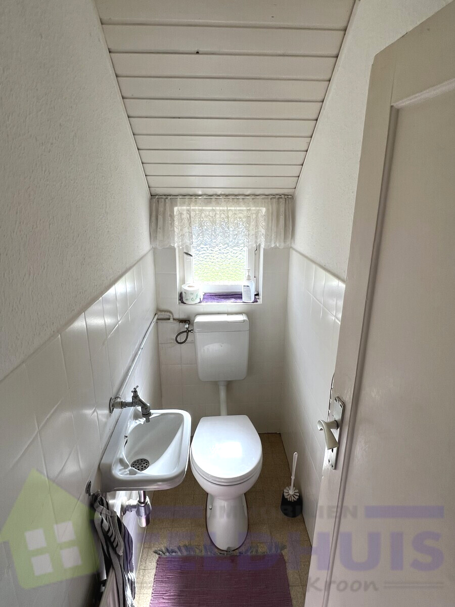 Toilette Wohnung links