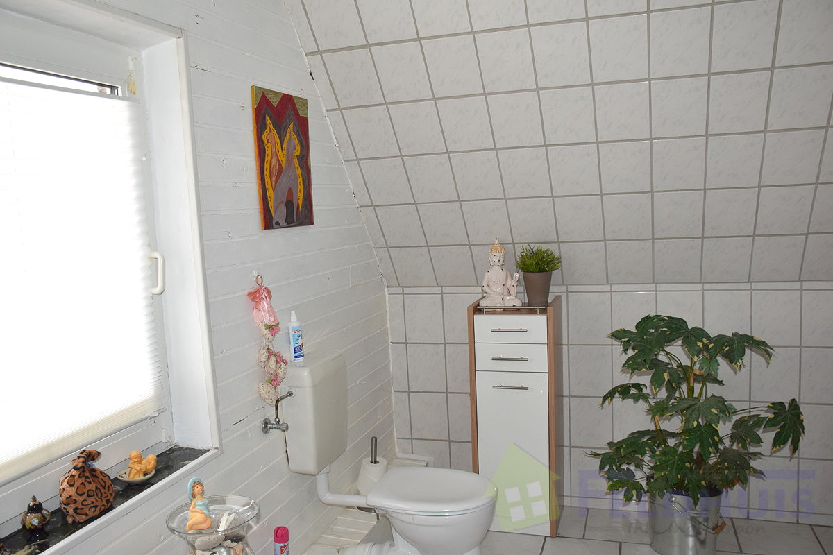 Badezimmer DG Bild 1