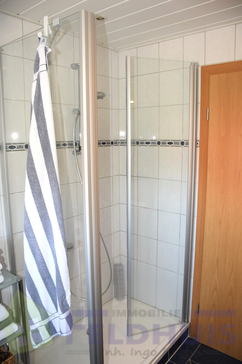 Badezimmer DG Bild 2