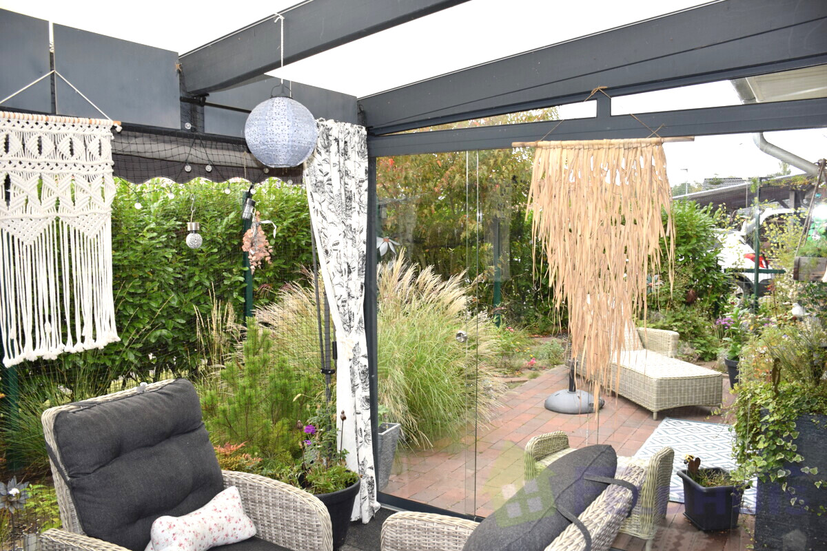Teilüberdachte Terrasse Bild 1