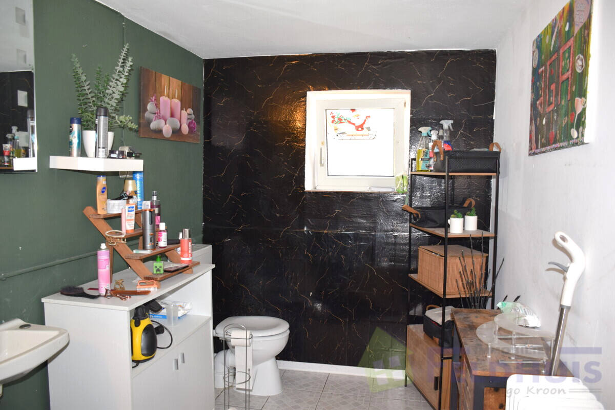 Bad und HWR  Wohnung rechts