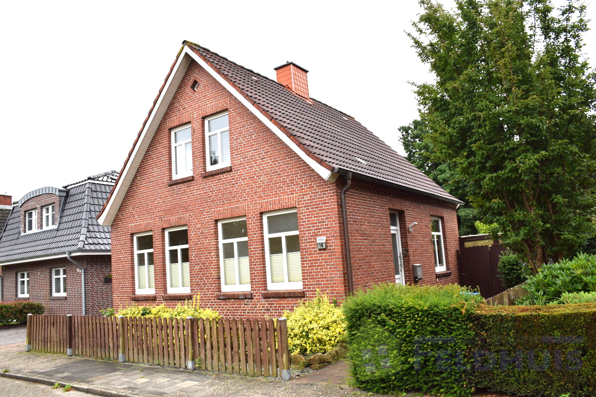 Charmantes und teilsaniertes Einfamilienhaus aus guten Händen in beliebter Lage in Leer-Heisfelde!