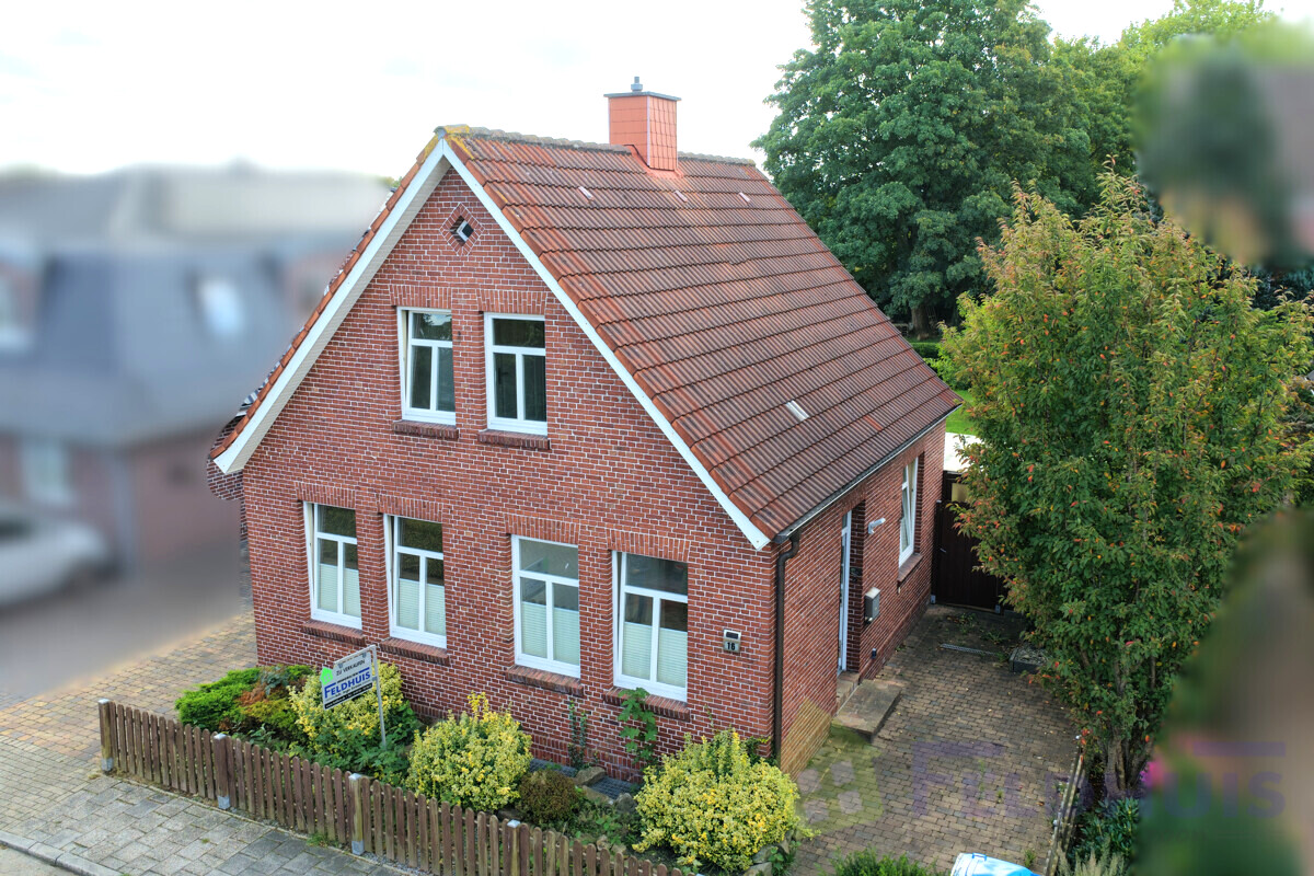 Charmantes und teilsaniertes Einfamilienhaus aus guten Händen in beliebter Lage in Leer-Heisfelde!