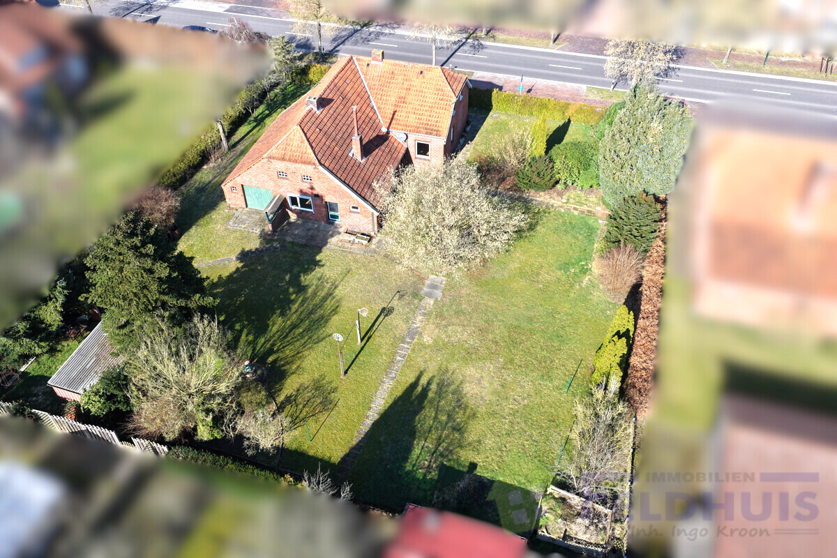 Liebhaber aufgepasst! Sanierungsbedürftiges Landhaus mit großem Grundstück in zentraler Lage von Hesel!
